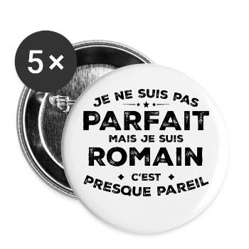 Romain Un Prénom, Une Attitude L’Humour Romain - Lot de 5 grands badges (56 mm) - blanc - Devant