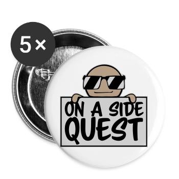 On A Side Quest Gaming Adventure Spruch Logo Text - Buttons groß 56 mm (5er Pack) - Weiß - Vorne