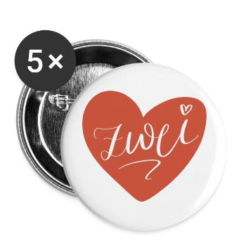 zwei im roten Herz - 2. Geburtstag 2. Jahrestag - Buttons groß 56 mm (5er Pack) - Weiß - Vorne