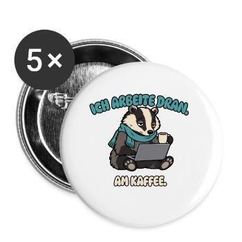 Büro-Dachs arbeitet am Kaffee - Buttons groß 56 mm (5er Pack) - Weiß - Vorne