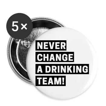 Never change a drinking team - Buttons groß 56 mm (5er Pack) - Weiß - Vorne