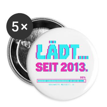 Lädt Seit 2013 Gamer Spruch - Buttons groß 56 mm (5er Pack) - Weiß - Vorne