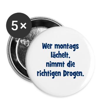 Wer montags lächelt, nimmt die richtigen Drogen. - Buttons groß 56 mm (5er Pack) - Weiß - Vorne