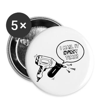 Humorvolles Spielzeug-Design mit Nagel-Werkzeug - Buttons groß 56 mm (5er Pack) - Weiß - Vorne