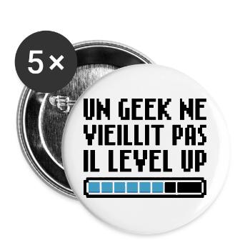 Ein Geek wird nicht alt, er levelt Retro Gaming auf - Buttons groß 56 mm (5er Pack) - Weiß - Vorne