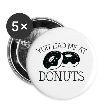 Tu m’as eu chez les beignets - Lot de 5 grands badges (56 mm) - blanc - Devant