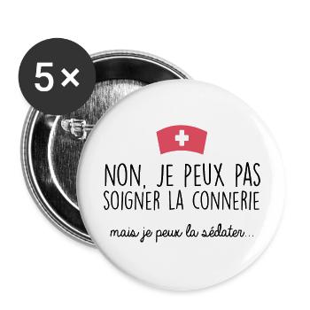 Soigner la con*erie, la sédater. Cadeau infirmiere - Lot de 5 grands badges (56 mm) - blanc - Devant