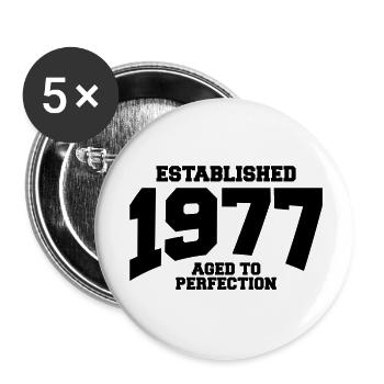 aged to perfection established 1977 (de) - Buttons groß 56 mm (5er Pack) - Weiß - Vorne