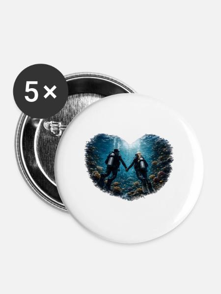 Gemeinsam abtauchen – Taucherpaar im Herzmotiv - Buttons groß 56 mm (5er Pack) - Weiß