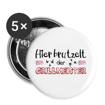 Hier brutzelt der Grillmeister - Buttons groß 56 mm (5er Pack) - Weiß - Vorne