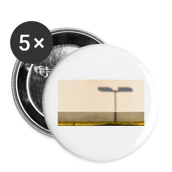 L’ombre du lampadaire sur la façade - Lot de 5 grands badges (56 mm) - blanc - Devant