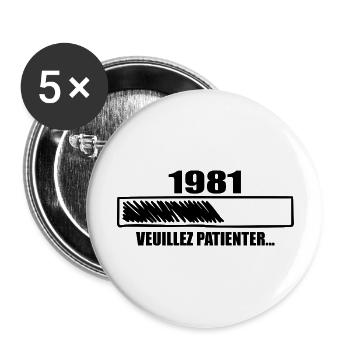 1981 Cadeau Anniversaire 1981 - Veuillez Patienter - Lot de 5 grands badges (56 mm) - blanc - Devant