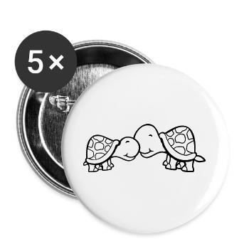 2 tortues se câlinant, un doux couple qui s'embrasse, une équipe amoureuse - Lot de 5 grands badges (56 mm) - blanc - Devant