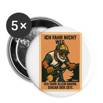 Alter Mann fährt Rad, Allen und der Zeit davon - Buttons groß 56 mm (5er Pack) - Weiß - Vorne