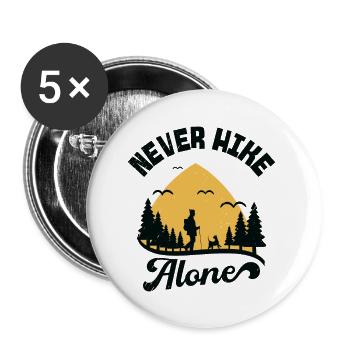Never Hike Alone Berge Hund Wandern Wanderer - Buttons groß 56 mm (5er Pack) - Weiß - Vorne