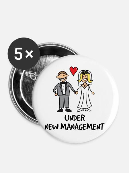 Wedding - Under New Management - Buttons groß 56 mm (5er Pack) - Weiß