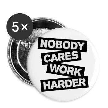 nobody cares work harder - Buttons groß 56 mm (5er Pack) - Weiß - Vorne