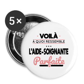 Voilà à quoi ressemble l'aide-soignante parfaite - Lot de 5 grands badges (56 mm) - blanc - Devant