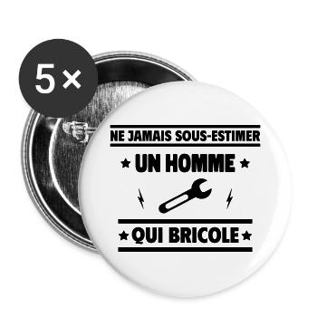 Ne sous-estimez jamais un homme qui bricole - Lot de 5 grands badges (56 mm) - blanc - Devant