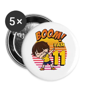 Boom J’ai 11 | Anniversaire Garçon | Fête du 11e anniversaire - Lot de 5 grands badges (56 mm) - blanc - Devant