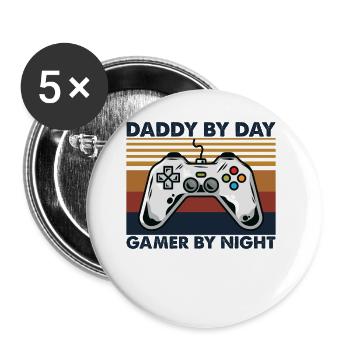 Daddy By Day Gamer By Night - Buttons groß 56 mm (5er Pack) - Weiß - Vorne