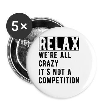 Entspann dich, wir sind alle verrückt, es ist kein Wettbewerb; - Buttons groß 56 mm (5er Pack) - Weiß - Vorne