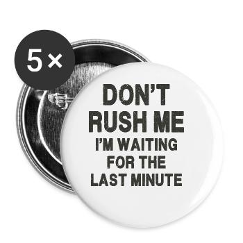 Ne me pressez pas, j’attends la dernière minute - Lot de 5 grands badges (56 mm) - blanc - Devant