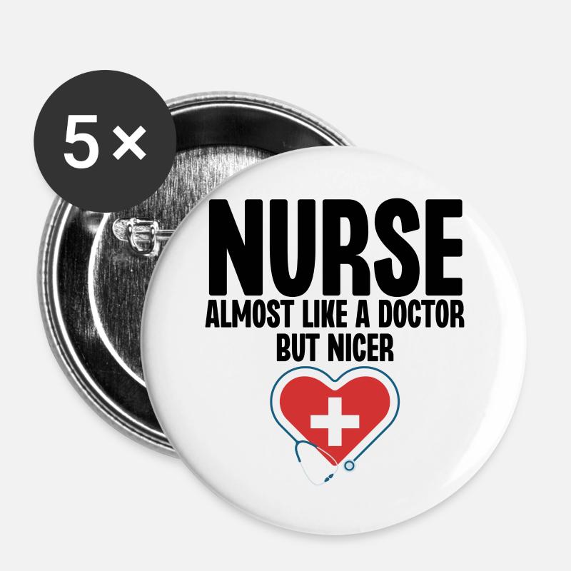 Krankenschwester fast wie ein Arzt, aber netter - Buttons groß 56 mm (5er Pack) - Weiß