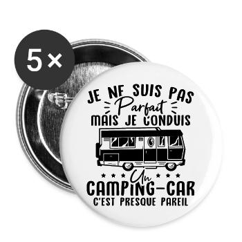 Pas parfait mais je conduis un camping car - Lot de 5 grands badges (56 mm) - blanc - Devant