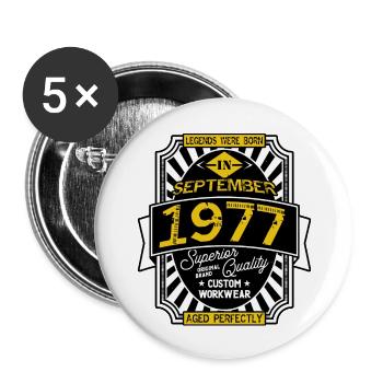 1977 SEPTEMBER - Lot de 5 grands badges (56 mm) - blanc - Devant