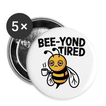 Bee-yond Abeille fatiguée et endormie avec tasse à café - Lot de 5 grands badges (56 mm) - blanc - Devant