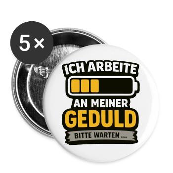Geduld-Upgrade: Bitte Warten - Buttons groß 56 mm (5er Pack) - Weiß - Vorne