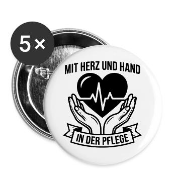 Mit Herz und Hand in der Pflege – Pflegekraft Gesc - Buttons groß 56 mm (5er Pack) - Weiß - Vorne