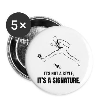 Es ist ein Markenzeichen – Eleganter Fußball (klar) - Buttons groß 56 mm (5er Pack) - Weiß - Vorne