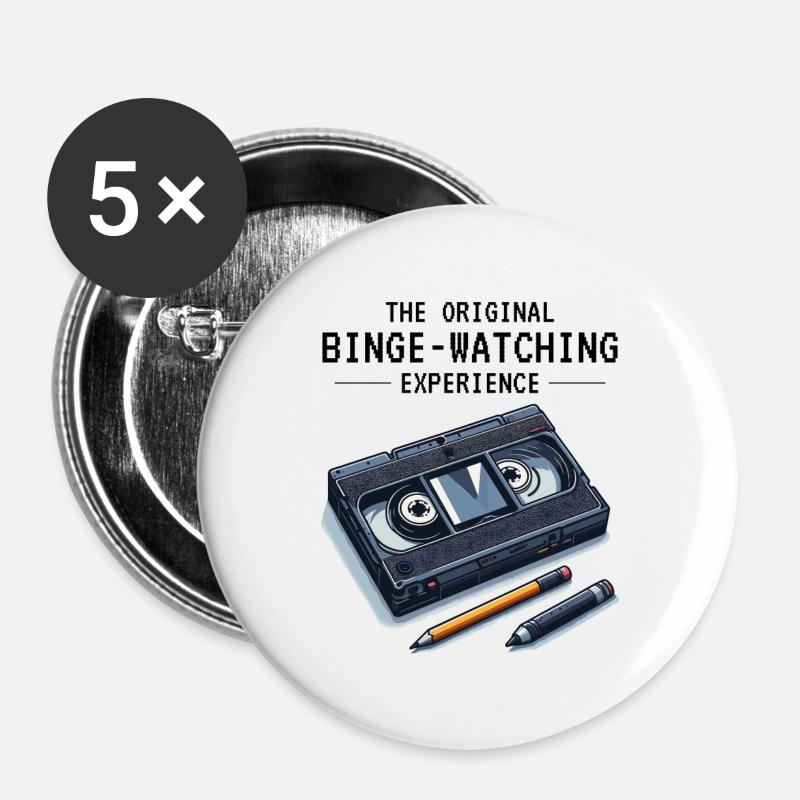 Retro VHS Kassette Nostalgisches 80er Jahre Binge-Watching - Buttons groß 56 mm (5er Pack) - Weiß