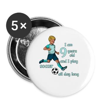 Un garçon tire au football - J’ai 9 ans - Lot de 5 grands badges (56 mm) - blanc - Devant