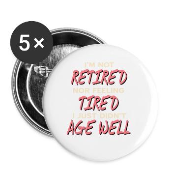 Ne pas être à la retraite ni se sentir fatigué n’a tout simplement pas bien vieilli - Lot de 5 grands badges (56 mm) - blanc - Devant