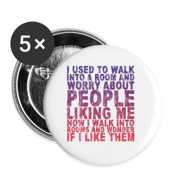 Maintenant, j’entre dans les pièces et je me demande si je les aime 3 - Lot de 5 grands badges (56 mm) - blanc - Devant