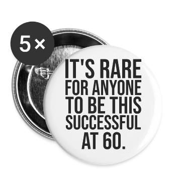 60 ans performant cadeau 60e anniversaire - Lot de 5 grands badges (56 mm) - blanc - Devant