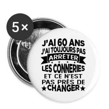 j'ai 60 ans j'ai toujour pas arrêter les conneries - Lot de 5 grands badges (56 mm) - blanc - Devant