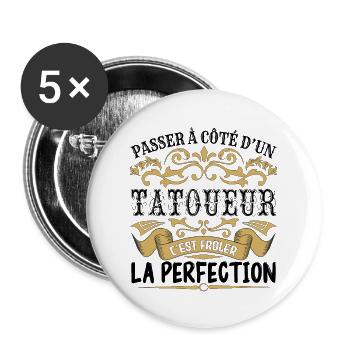Tatoueur | le Meilleur cadeau Tatoueur - Lot de 5 grands badges (56 mm) - blanc - Devant