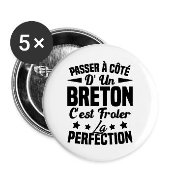 Breton Perfection - Cadeau Humour Breton - Lot de 5 grands badges (56 mm) - blanc - Devant