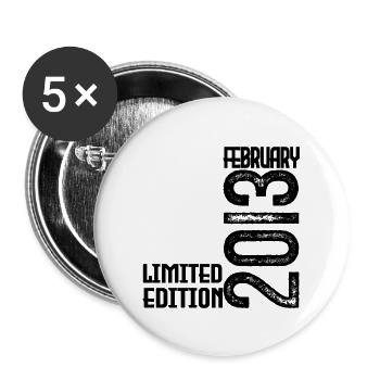 Cadeau Anniversaire Février 2013. February 2013. - Lot de 5 grands badges (56 mm) - blanc - Devant