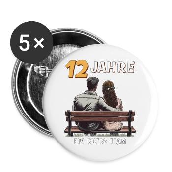 12 JAHRE EIN GUTES TEAM MANN FRAU - Buttons groß 56 mm (5er Pack) - Weiß - Vorne