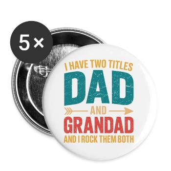 Ich habe zwei Titel: Papa und Opa - Buttons groß 56 mm (5er Pack) - Weiß - Vorne