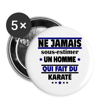un homme qui pratique le karaté - Lot de 5 grands badges (56 mm) - blanc - Devant