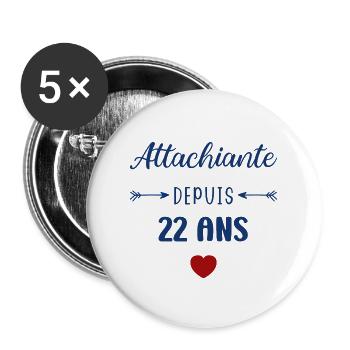 Attachiante depuis 22 ans - Lot de 5 grands badges (56 mm) - blanc - Devant