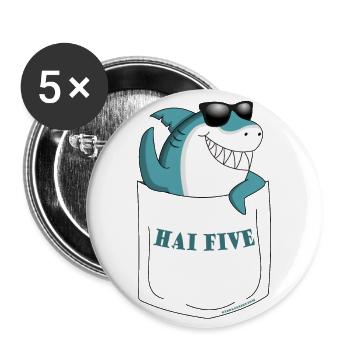 Haifisch High Five: HAI FIVE! - Brusttasche - Buttons groß 56 mm (5er Pack) - Weiß - Vorne
