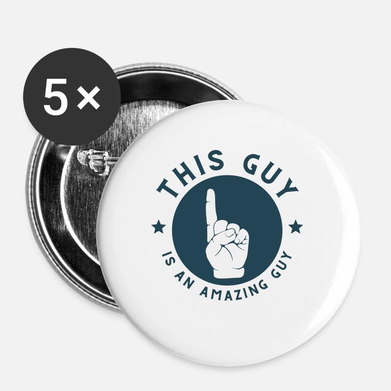 This Guy is an amazing guy - Buttons groß 56 mm (5er Pack) - Weiß