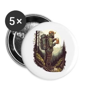 Wanderer in der Natur mit Bier bergen und Wald - Buttons groß 56 mm (5er Pack) - Weiß - Vorne